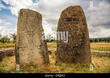 Tiya mégalithique des piliers de pierre, Site du patrimoine mondial de l'UNESCO à Addisabéba, près de l'Éthiopie. Banque D'Images