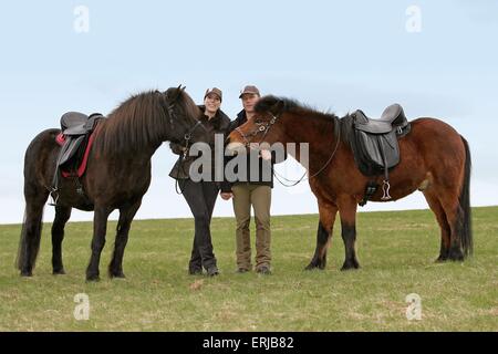 Les gens et les chevaux Banque D'Images