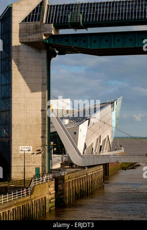 L'aquarium Deep et des marées sur la rivière Humber barrière, Hull. Banque D'Images