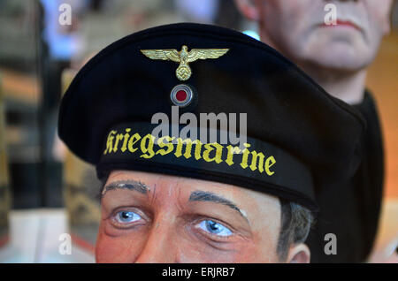 WW2 German Navy Blue de la Kriegsmarine U-Boat cap marin exposé dans Derry, Londonderry, en Irlande du Nord Banque D'Images