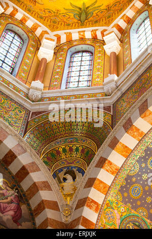 Marseille,France-May 6,2011 : intérieur en basilique Catholique Notre Dame De La Garde.Cette église néo-byzantin Banque D'Images