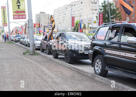 Voitures de Démonstration NOD le drapeau de St George en Ufa Russie en mai 2015 Banque D'Images