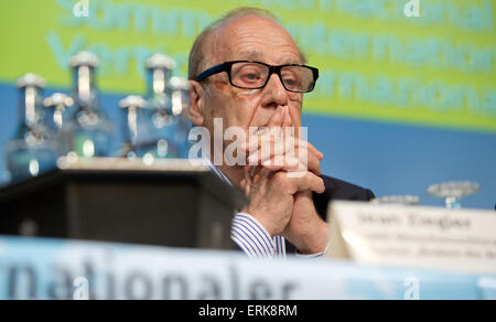 Munich, Allemagne. 06Th Juin, 2015. Jean Ziegler, sociologue et ancien rapporteur spécial des Nations Unies sur le droit à l'alimentation, parle au "Sommet international des alternatives' à Munich, Allemagne, 03 juin 2015. Les participants au sommet alternatif accusent les grands États de l'économie le Sommet du G7 de la responsabilité de la crise mondiale et pour l'industrie et le déséquilibre écologique dans le monde. Photo : SVEN HOPPE/dpa/Alamy Live News Banque D'Images