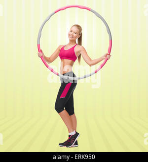 Young woman with hula hoop Banque D'Images