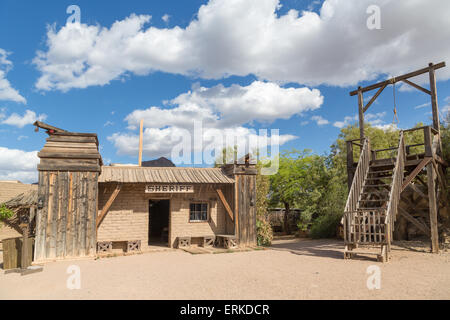 Paysages de l'Ouest sauvage, sheriff&# 39;s'office, potence, Old Tucson Studios, Tucson, Arizona, USA Banque D'Images