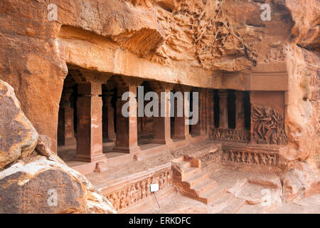 Cave temple, Badami, Karnataka, Inde Banque D'Images