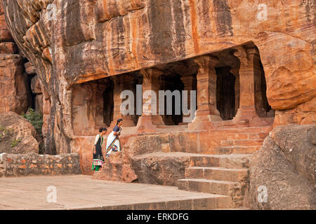 Entrée de la grotte des temples, Badami, Karnataka, Inde Banque D'Images