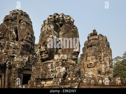 Tours avec la face de Bodhisattva Lokeshvara, temple Bayon, Angkor Thom, Siem Reap, Cambodge Banque D'Images