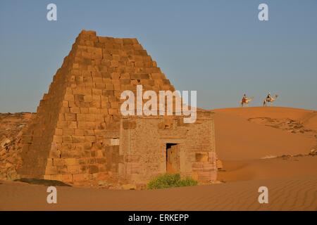 Pyramide du cimetière du sud de Méroé, pharaons noirs, Nubia, Nahr an-Nil, au Soudan Banque D'Images