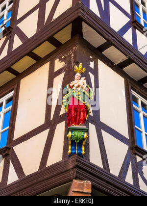 Décorées avec des maisons à colombages dans le centre historique, Miltenberg, Basse Franconie, Bavière, Allemagne Banque D'Images