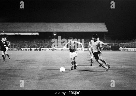 Deuxième tour de la coupe d'Europe match aller à la deuxième ville la masse. Nottingham Forest 5 v l'AEK Athènes 1. L'AEK Athènes humains n'avait pas de réponse au fascinant les compétences de l'ailier gauche international écossais John Robertson. 1er novembre 1978. Banque D'Images