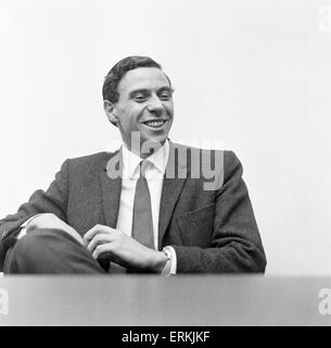 Jim Clark, pilote automobile britannique d'Écosse, photographié à la news conférence de presse, le 9 septembre 1963. Jim Clark a remporté deux championnats du monde, en 1963 et 1965. Banque D'Images