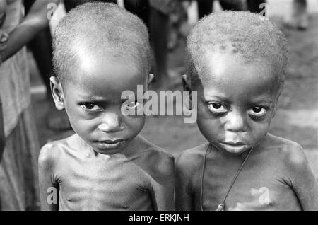 Victimes de la guerre civile au Nigéria, également connu sous le nom de la guerre du Biafra. Juillet 1968. Banque D'Images