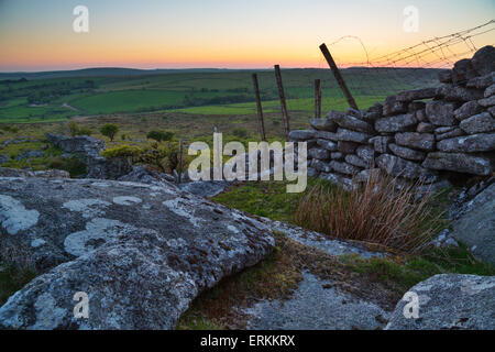 Bodmin Moor a le soleil se couche sur un autre jour à l'égard Brown Willy le toit de Cornwall Banque D'Images
