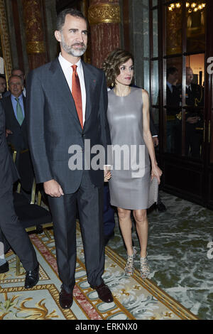 Paris, France. 4 juin, 2015. Le roi Felipe VI d'Espagne et la Reine Letizia d'Espagne assister à une fermeture de la réunion d'affaires franco-espagnole au Grand Hôtel Intercontinental le 4 juin 2015 à Paris Crédit : Jack Abuin/ZUMA/Alamy Fil Live News Banque D'Images