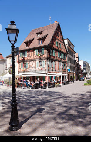 Restaurant dans une maison à colombages, Colmar, Alsace, France, Europe Banque D'Images