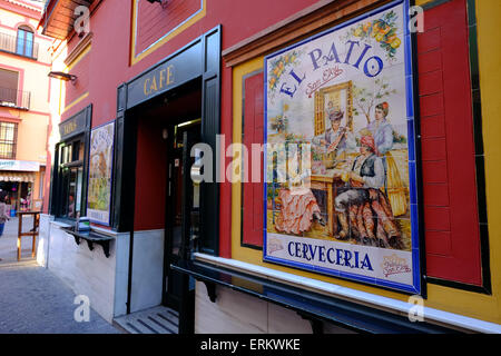 Sol carrelé de bord panneau pour bar à tapas, Séville, Andalousie, Espagne, Europe Banque D'Images