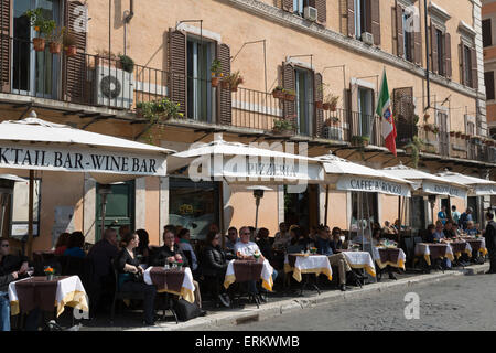 Cafés à la Piazza Navona, Rome, Latium, Italie, Europe Banque D'Images