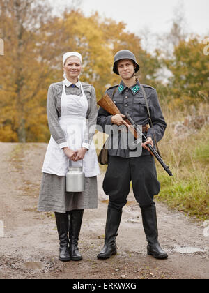 Thème de costumes historiques de la Seconde Guerre mondiale, soldat finlandais et la Lotta. Banque D'Images