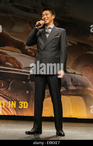 Acteur et danseur Akira parle de l'exil au cours de la première pour le Japon le film ''Mad Max : Fury Road'' dans le Tokyo Dome City Hall le 4 juin 2015. Le film d'action post-apocalyptique réalisé, produit et co-écrit par George Miller est le quatrième titre de la franchise Mad Max filmé après 30 ans depuis le dernier film Mad Max Beyond Thunderdome en 1985. L'acteur britannique Tom Hardy comme Mad Max Rockatansky a remplacé l'acteur Mel Gibson dans le rôle titre. Le film sortira le 20 juin au Japon. © Rodrigo Reyes Marin/AFLO/Alamy Live News Banque D'Images