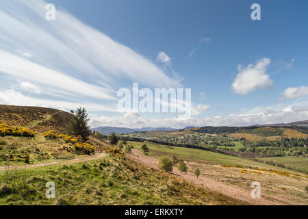 Vue de l'Knockfarrel Hill près de Strathpeffer en Ecosse. Banque D'Images