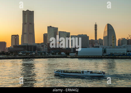 Coucher de soleil sur l'horizon de Yokohama, Japon. Banque D'Images