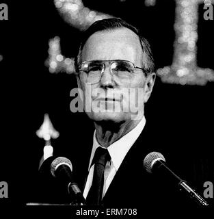 Chicago, Illinois. 8-22-1988 Vice-président George H. W. Bush répond aux anciens combattants des guerres étrangères lors de leur congrès à Chicago Banque D'Images