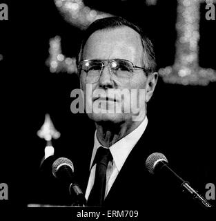 Chicago, Illinois. 8-22-1988 Vice-président George H. W. Bush répond aux anciens combattants des guerres étrangères lors de leur congrès à Chicago Banque D'Images