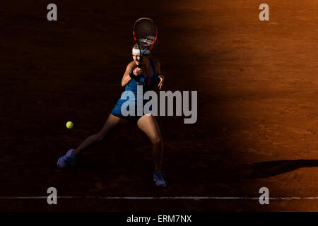 4 juin 2015 : Timea Bacsinszky de Suisse en action dans un match de demi-finale contre Serena Williams, de United States of America au jour 12 de l'Open de France 2015 Tournoi de tennis de Roland Garros à Paris, France. Williams a remporté 46 63 60. Bas Sydney/Cal Sport Media. Banque D'Images