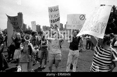 Chicago, Illinois 6-29-1986 Lincoln Park, Chicago, Arthur Jones chef national du KKK KKK parle durng une protestation dans le quartier chic de Chicago's côté nord. C'était à la fin de la Gay Pride annuelle Day Parade. Banque D'Images