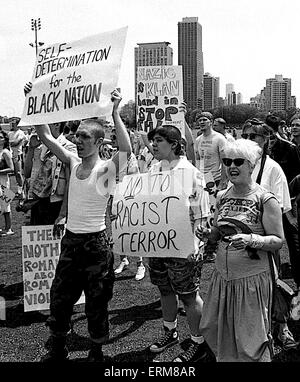 Chicago, Illinois 6-29-1986 Lincoln Park, Chicago, Arthur Jones chef national du KKK KKK parle durng une protestation dans le quartier chic de Chicago's côté nord. C'était à la fin de la Gay Pride annuelle Day Parade. Banque D'Images