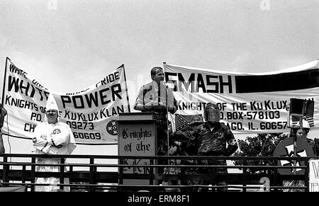 Chicago, Illinois 6-29-1986 Lincoln Park, Chicago, Arthur Jones chef national du KKK KKK parle durng une protestation dans le quartier chic de Chicago's côté nord. C'était à la fin de la Gay Pride annuelle Day Parade. Banque D'Images