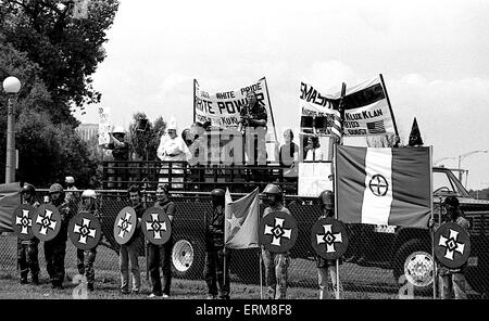 Chicago, Illinois 6-29-1986 Lincoln Park, Chicago, Arthur Jones chef national du KKK KKK parle durng une protestation dans le quartier chic de Chicago's côté nord. C'était à la fin de la Gay Pride annuelle Day Parade. Banque D'Images