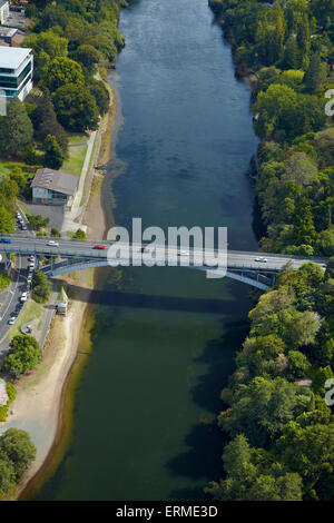 La rivière Waikato et pont Victoria (1910), Hamilton, Waikato, Nouvelle-Zélande, île du Nord - vue aérienne Banque D'Images