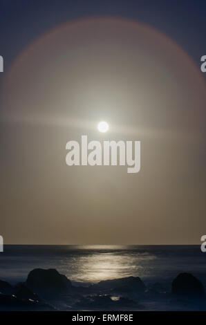 Silhouette de plage et lune, Hayling Island, plage drapeau bleu, Hampshire, England, UK Du Sud Banque D'Images