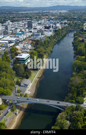 La rivière Waikato et pont Victoria (1910), Hamilton, Waikato, Nouvelle-Zélande, île du Nord - vue aérienne Banque D'Images