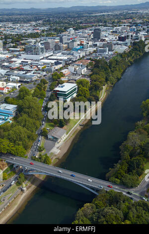 La rivière Waikato et pont Victoria (1910), Hamilton, Waikato, Nouvelle-Zélande, île du Nord - vue aérienne Banque D'Images