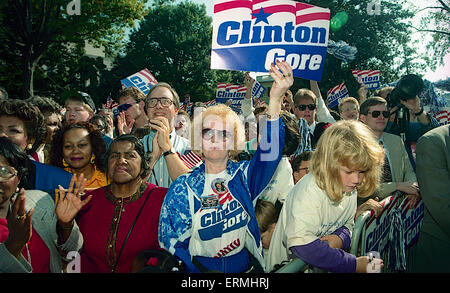 Richmond, Virginie 10-16-1992 Clinton partisans à l'aéroport de Richmond en Virginie. Credit : Mark Reinstein Banque D'Images