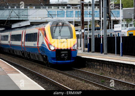 East Midlands Trains class 222 Meridian train dans la gare de Luton, Bedfordshire, Royaume-Uni Banque D'Images