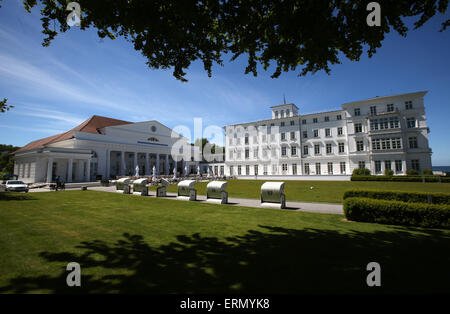 Heiligendamm, Allemagne. 04 Juin, 2015. Vue sur le Grand Hotel Heiligendamm à Heiligendamm, Allemagne, 04 juin 2015. L'hôtel bénéficie toujours du sommet du G8 en 2007, le plus grand événement dans l'histoire de Mecklembourg-Poméranie-Occidentale. Photo : Bernd Wuestneck/dpa/Alamy Live News Banque D'Images