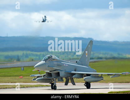 L'Eurofighter Typhoon chasseur à réaction rapide prépare à décoller de RAF Lossiemouth home base en Ecosse. 9854 SCO. Banque D'Images