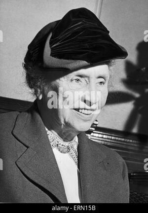 Helen Keller qui a surmonté d'être aveugle et sourd pour devenir l'un des plus grands humanistes du 20e siècle. Vers 1954 Banque D'Images