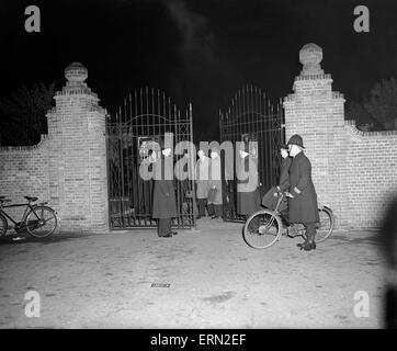 L'exhumation de Mme Beryl Evans dont le corps a été retrouvé étranglé à ...
