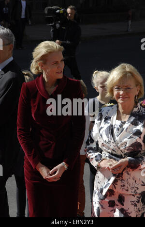 Copenhague, Danemark. 5 juin, 2015.Le Premier ministre danois Helle Thorning-Schmidt et rencontrez les membres parlementaires danois à l'extérieur de la famille royale du Danemark Le Parlement danois pour célébrer les 100 ans du droit de vote des femmes. Les membres de la famille Royale la Reine Margrethe II Prince Frederik et la princesse Mary, la princesse Marie, prince Benedikt & le prince Joachim arriver en dehors du Parlement danois. Crédit : François doyen/Alamy Live News Banque D'Images
