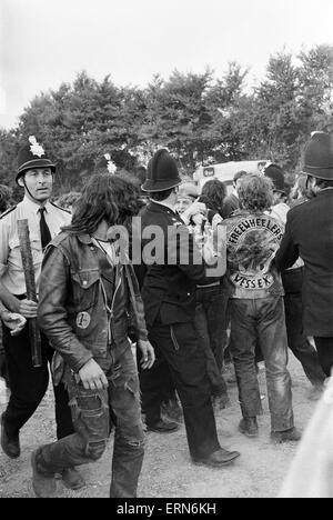 Scène à Pop Festival, Weeley, Essex, à la suite d'une bataille entre les hommes de la sécurité et de Hells Angels, Hells Angels avec la police, le 28 août 1971. Banque D'Images