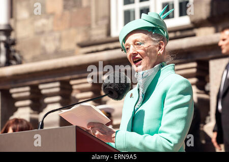 Copenhague, Danemark, 5 mai 2015 : H. M. la Reine Margrethe parle lors de la célébration du parlement de la Constitution danoise, jour qui marque également le 100e anniversaire pour le suffrage des femmes au Danemark Crédit : OJPHOTOS/Alamy Live News Banque D'Images