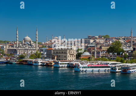 City skyline avec Yeni Cami ou nouvelle mosquée Bleue et Sainte-Sophie, Istanbul, Turquie