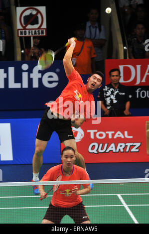 Jakarta, Indonésie, Jakarta. 5 juin, 2015. JAKARTA, INDONÉSIE - JUIN 05 La Chine : Liu Cheng et Bao Yixin renvoie un shot du Tontowi Indonésie Ahmad et Liliyana Natsir au cours de mix sur l'Indonésie 2015 Superseries Premier tournoi de badminton ouvert à Jakarta le 05 juin, 2015. © Sijori Images/ZUMA/Alamy Fil Live News Banque D'Images