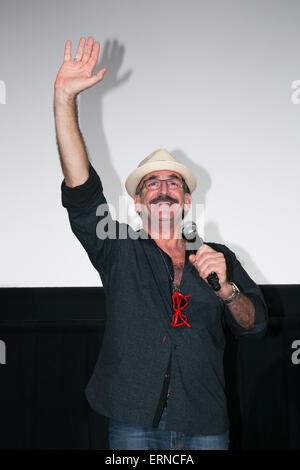 L'acteur Paul Johnstone à partir de l'original du film Mad Max (1979) accueille lors de la ''Mad Max : Fury Road'' message d'étape au centre-ville de Tokyo le 5 juin 2015. Le film touche le théâtre partout au Japon le 20 juin. (Photo de Rodrigo Reyes Marin/AFLO) Banque D'Images