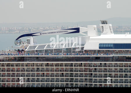 Mme Hymne National de la mer exploité par Royal Caribbean International amarré à Lisbonne Banque D'Images